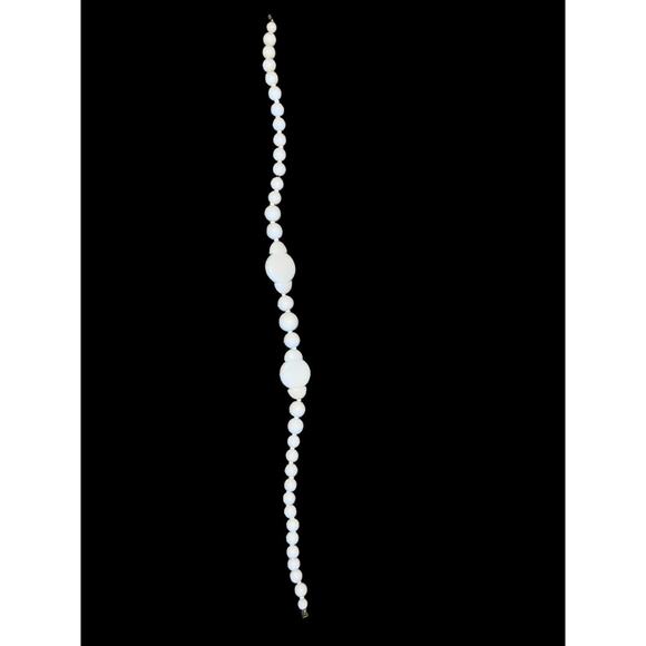 Miriam Haskell 1975-Mid 80’s VTG White Milk Glass Unique Shapes Beaded Necklace - Picture 6 of 10